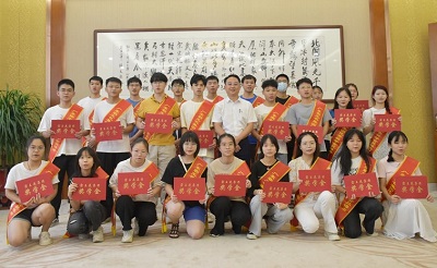 心系教育，以獎(jiǎng)促學(xué) ——廣東霸王花集團(tuán)舉行2022年高考獎(jiǎng)學(xué)金發(fā)放儀式